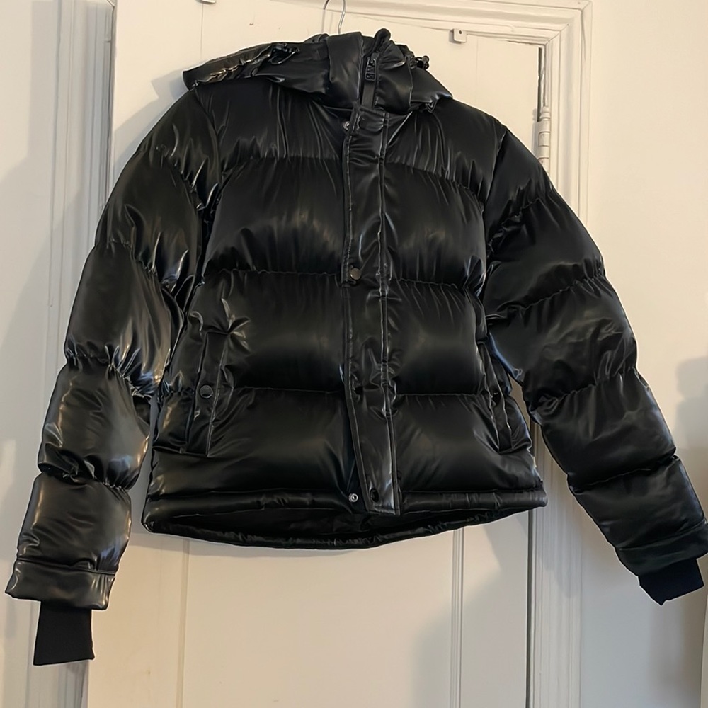 Aritzia The Super Puff Shorty puffer coat